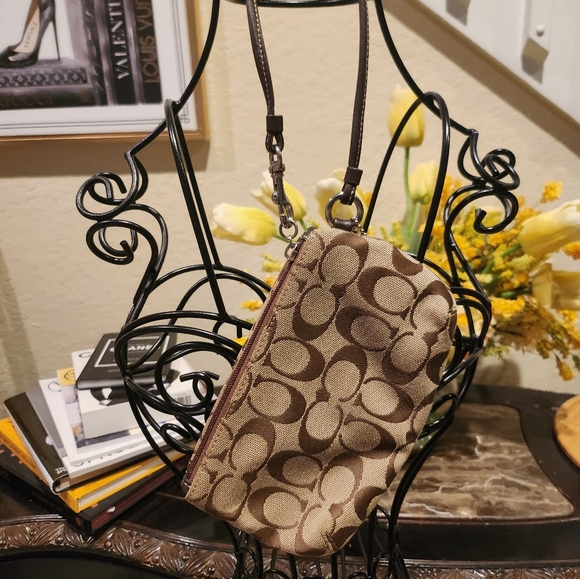 Coach Signature Legacy Flap Wristlet - Picture 4 of 6